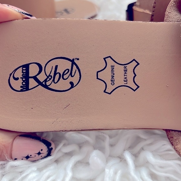 Super Cute & Stylish Rebel Tan Leather Gladiator Sandals with Ankle Cuff!ππ©΄π - Picture 2 of 9